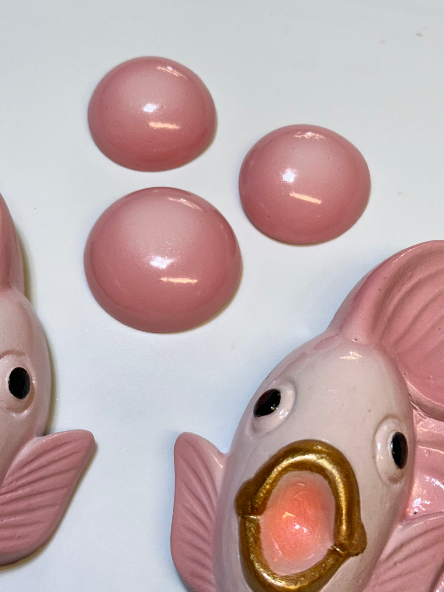 Vintage Style Chalkware Fish & Bubble Wall Art in Pink & Black, Retro Style Goldfish/ Koi Wall Art