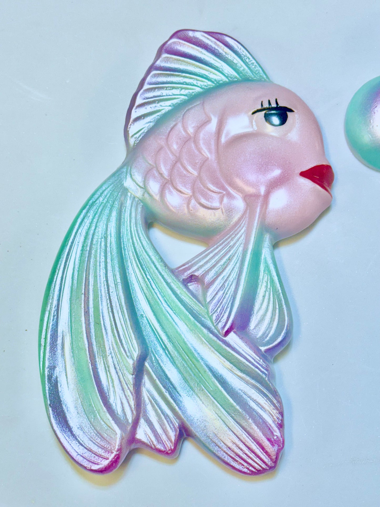 Vintage Style Chalkware Wall Art Plaque Fish & Bubbles Set