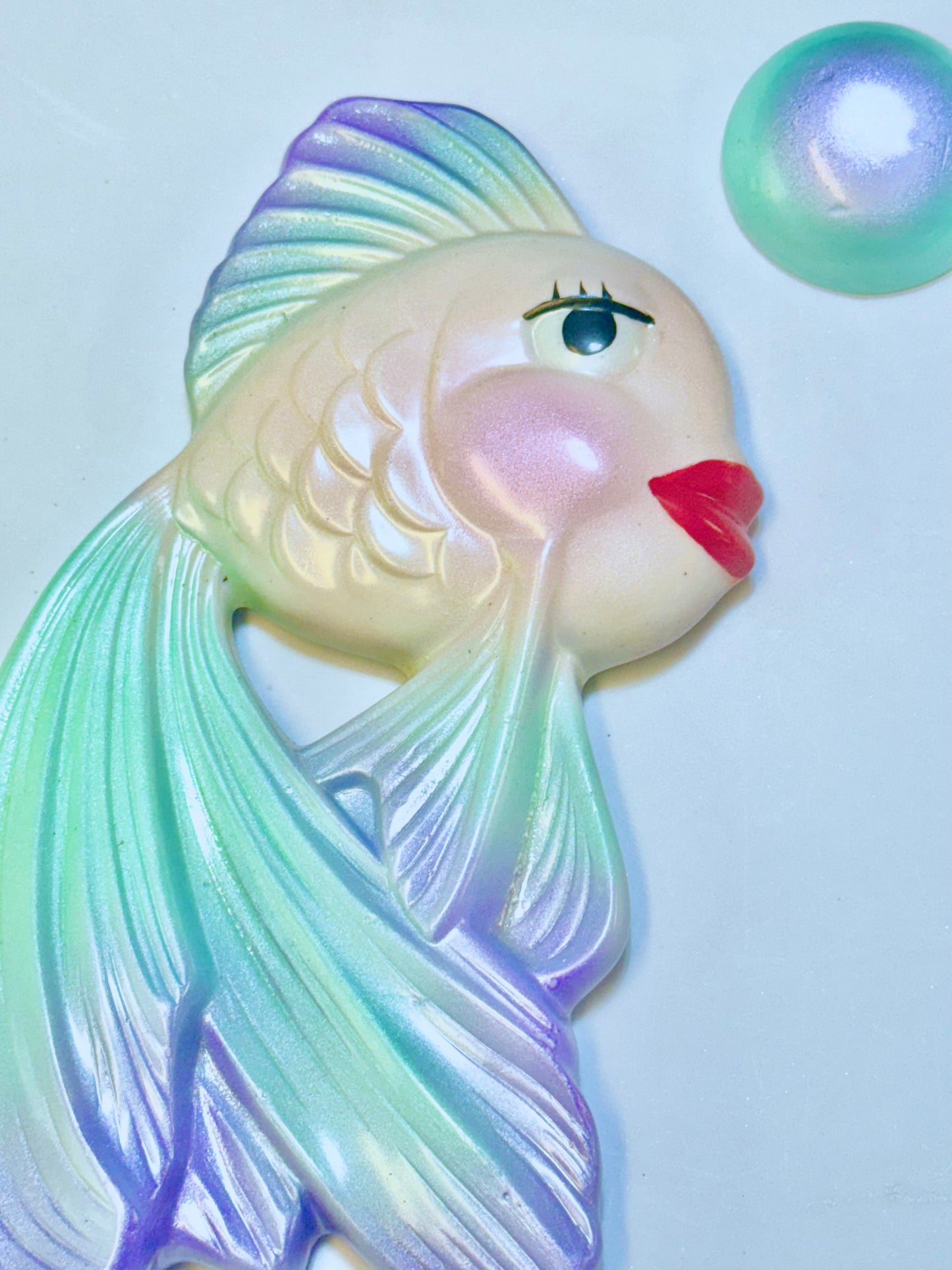 Vintage Style Chalkware Wall Art Plaque Fish & Bubbles Set