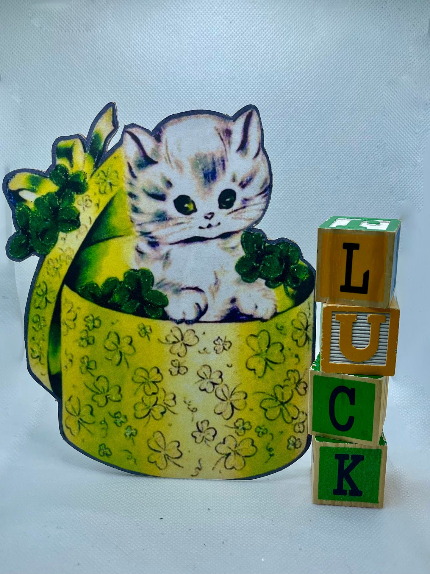 St. Patricks Day Decoration, Leprechaun Dummy Board Standee Shelf Decor