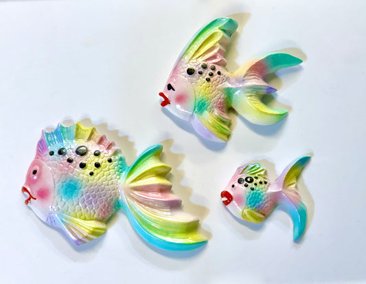 Kitschy Vintage Style Chalkware Wall Plaque Fish Set in Bright Pastel Colors